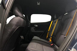 sininen Polestar 2 2023 kuva 8.