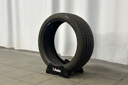 sininen Polestar 2 2023 kuva 10.