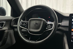 sininen Polestar 2 2023 kuva 15.