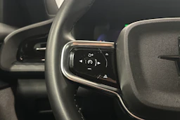 sininen Polestar 2 2023 kuva 16.