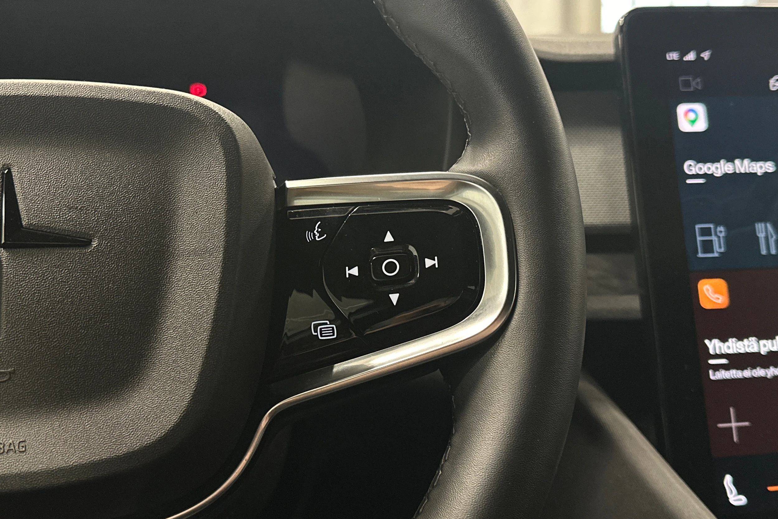 sininen Polestar 2 2023 kuva 17.