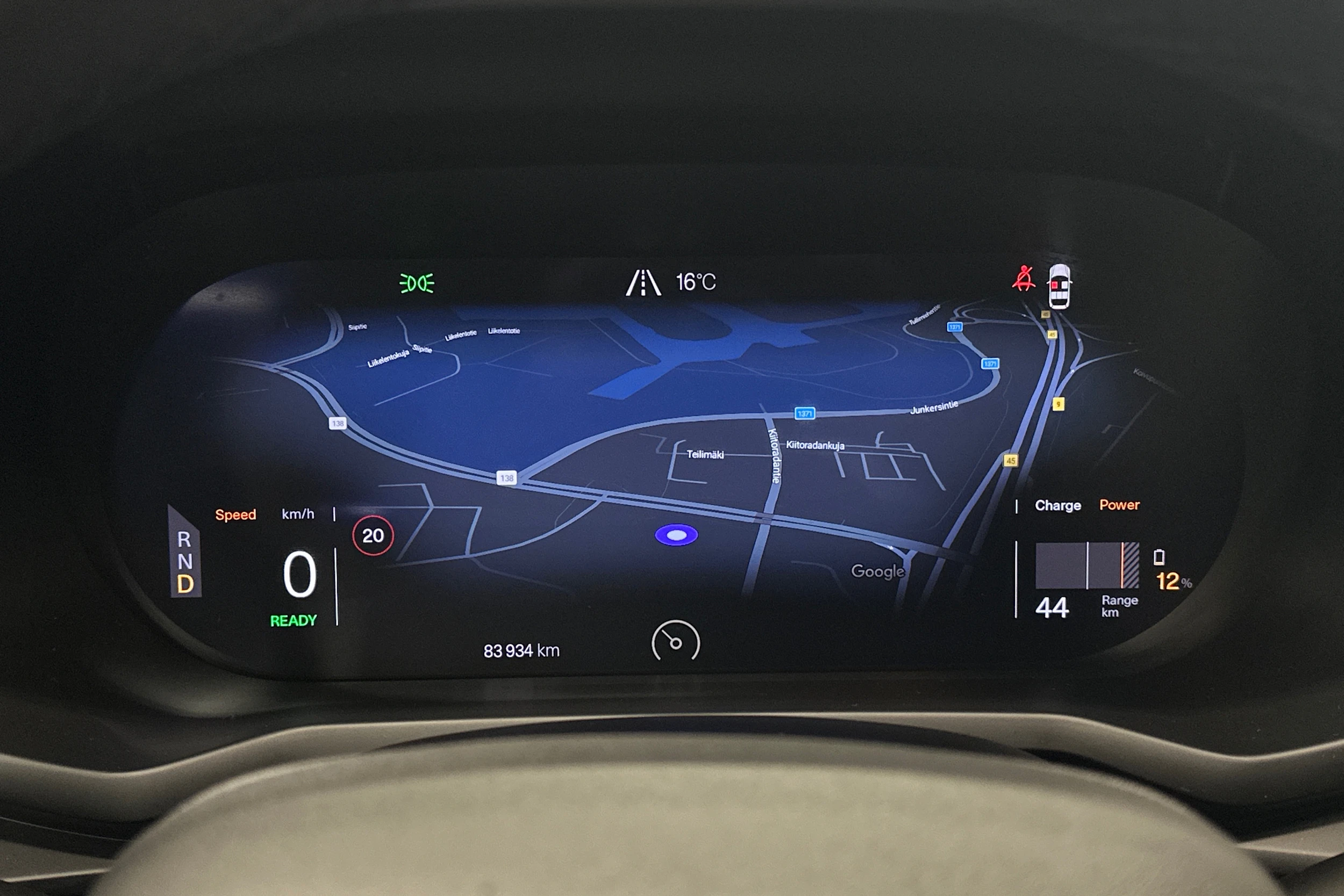 sininen Polestar 2 2023 kuva 18.