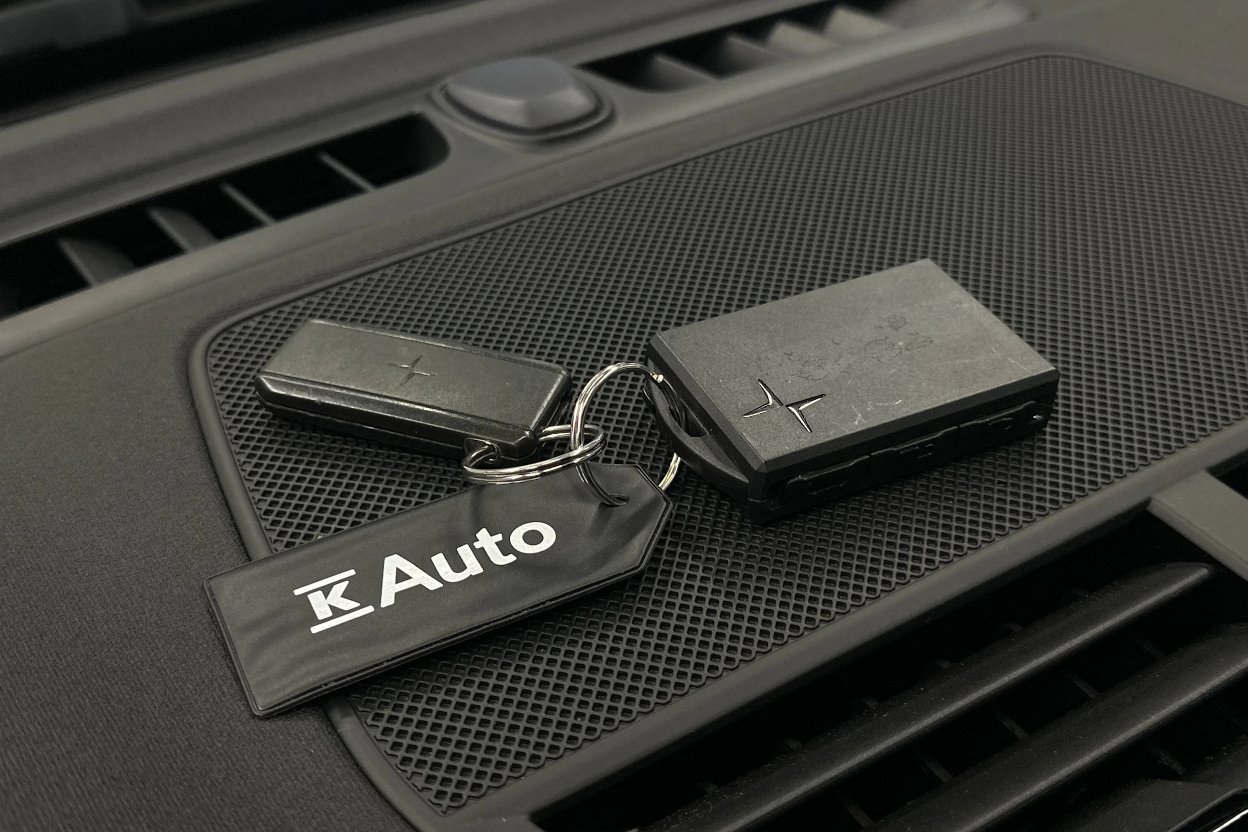 sininen Polestar 2 2023 kuva 25.