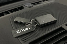 sininen Polestar 2 2023 kuva 25.
