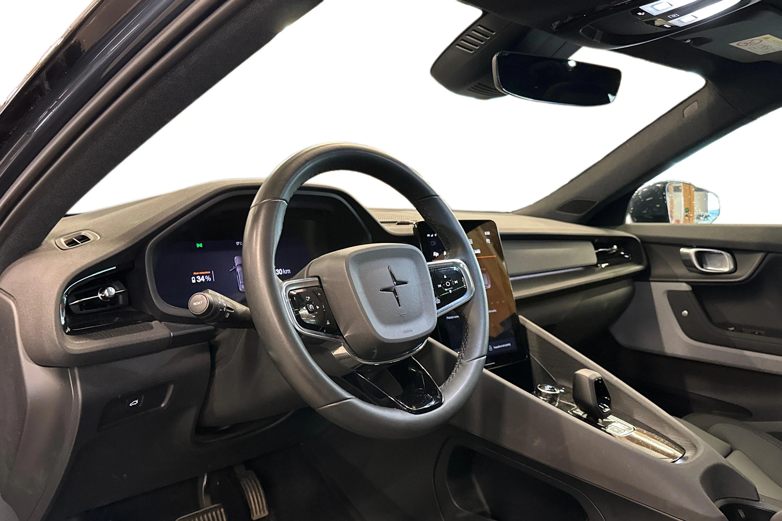 sininen Polestar 2 2023 kuva 3.