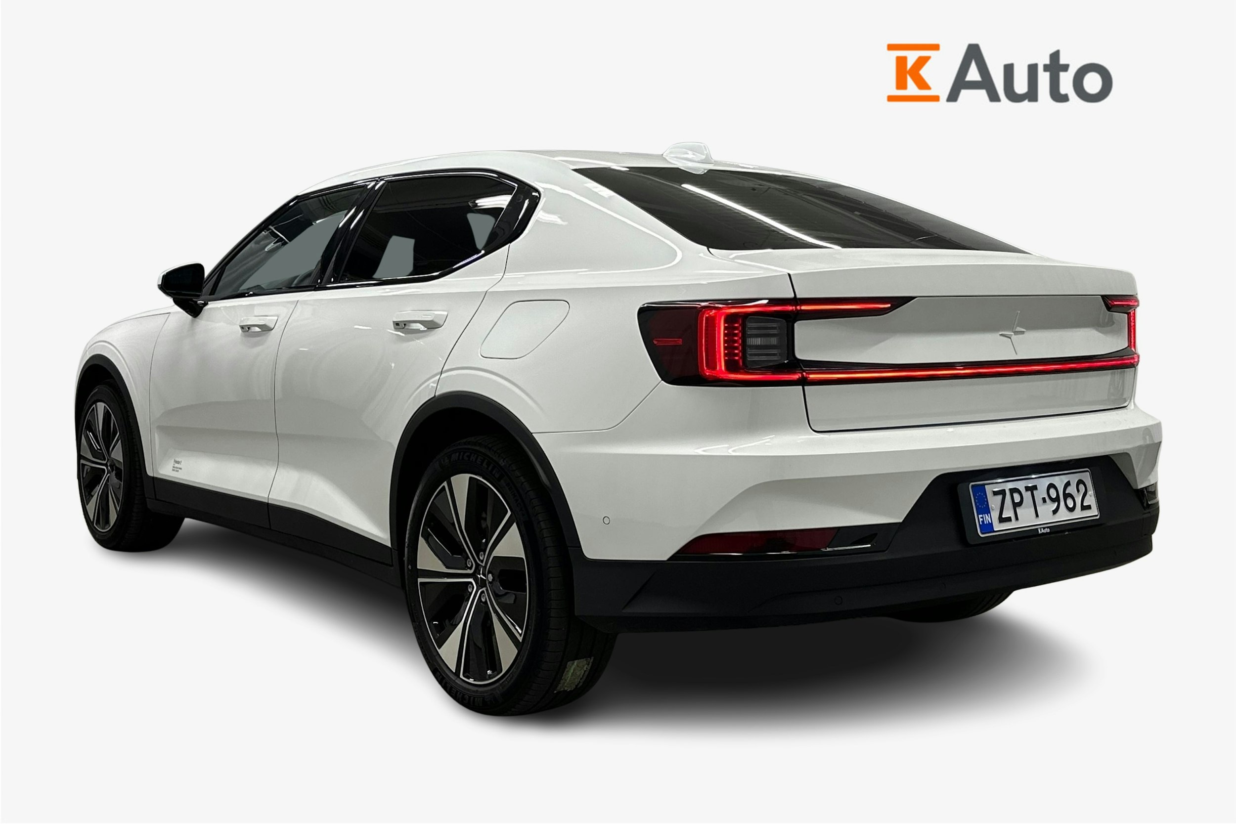 valkoinen Polestar 2 2023 kuva 2.