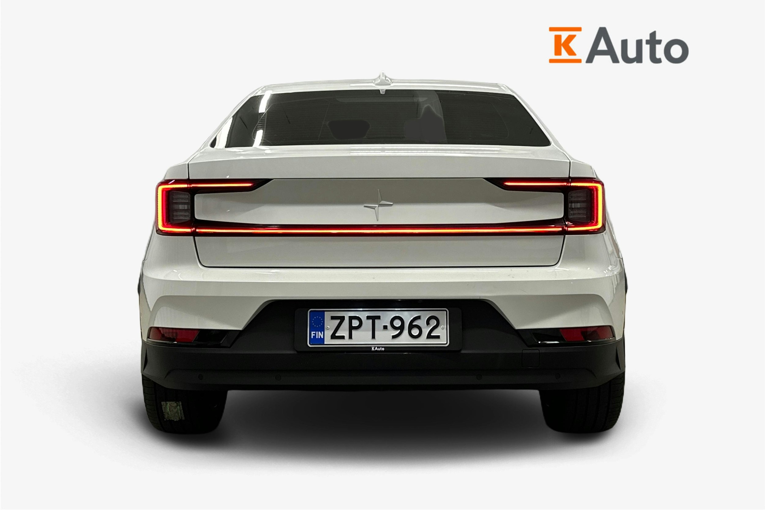 valkoinen Polestar 2 2023 kuva 3.
