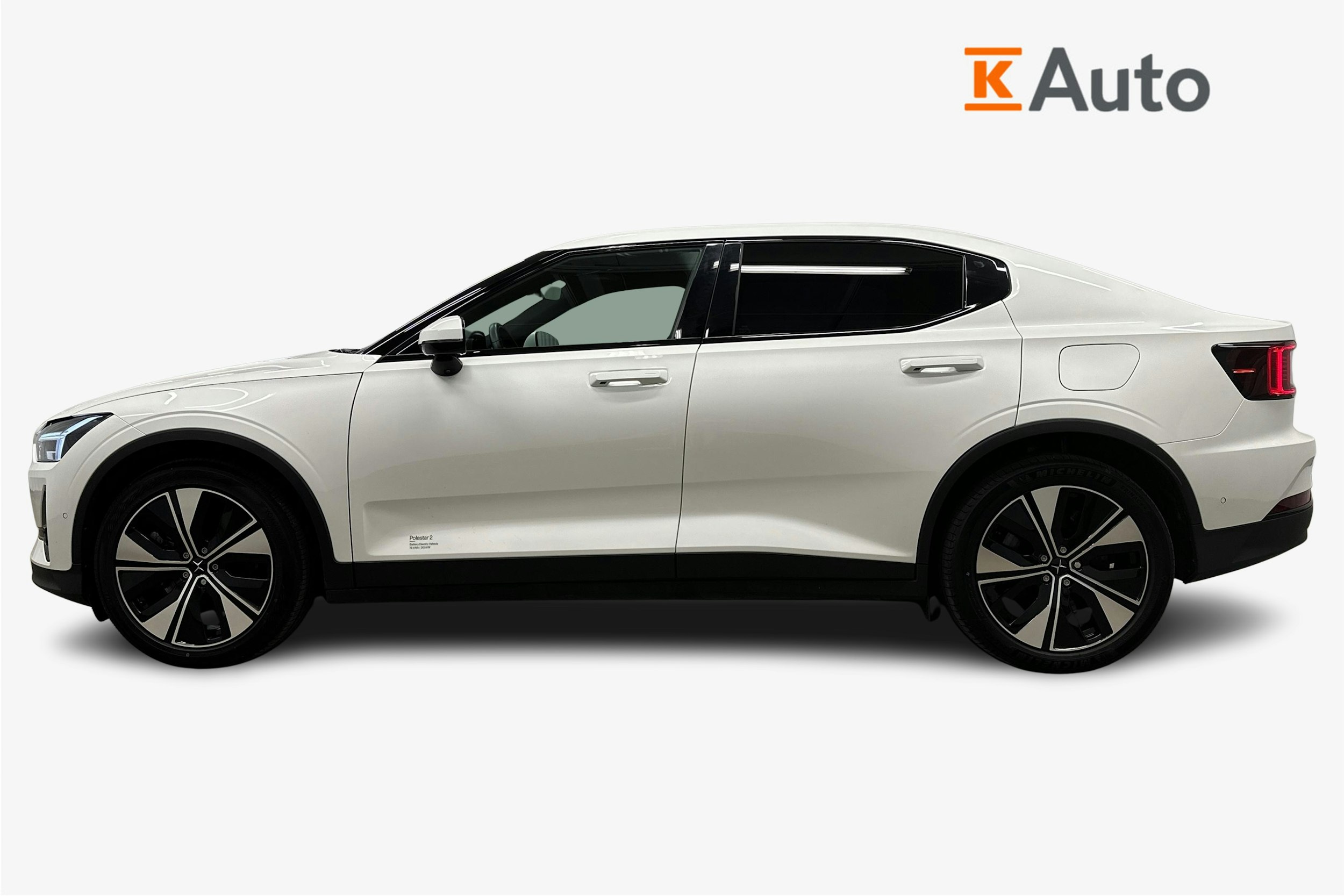 valkoinen Polestar 2 2023 kuva 6.