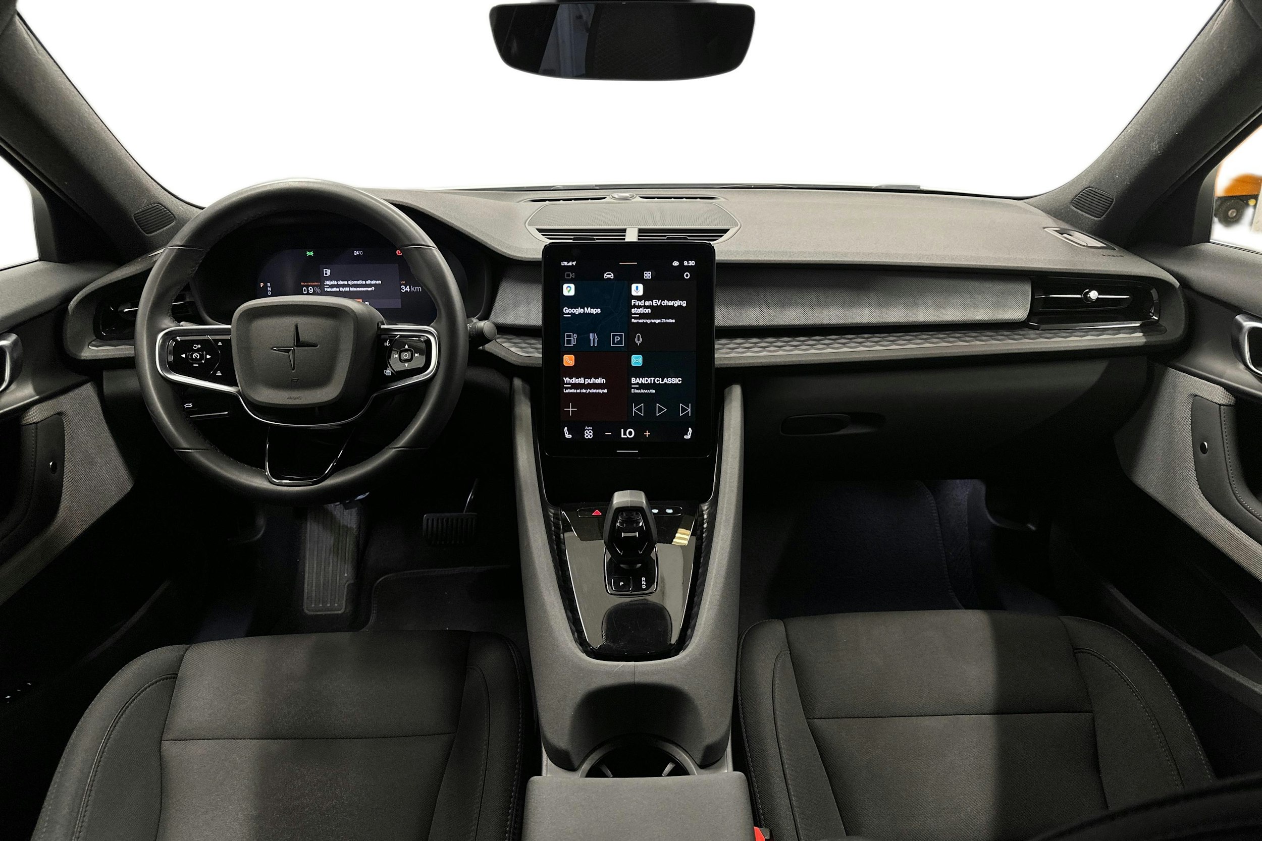 valkoinen Polestar 2 2023 kuva 9.