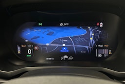 valkoinen Polestar 2 2023 kuva 19.