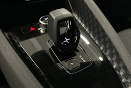 valkoinen Polestar 2 2023 kuva 27.