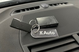 valkoinen Polestar 2 2023 kuva 28.