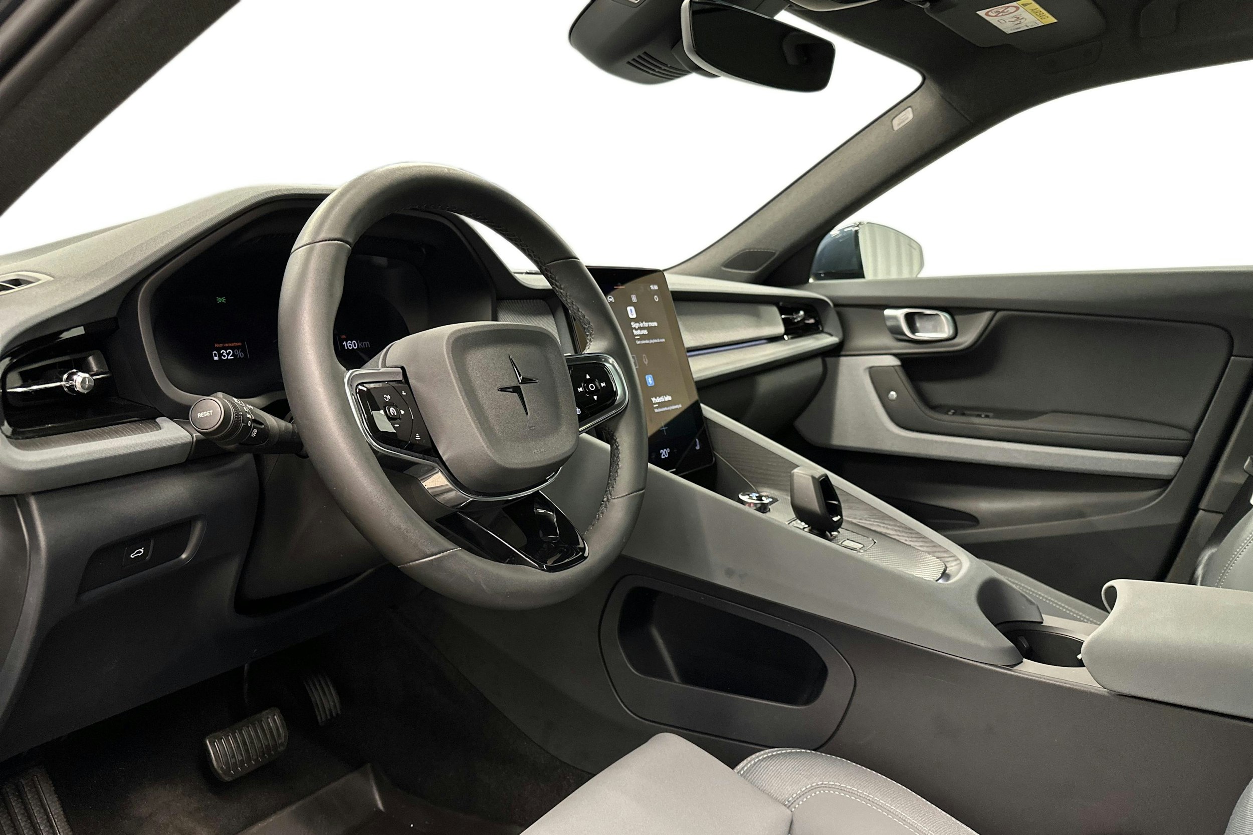 sininen Polestar 2 2024 kuva 3.