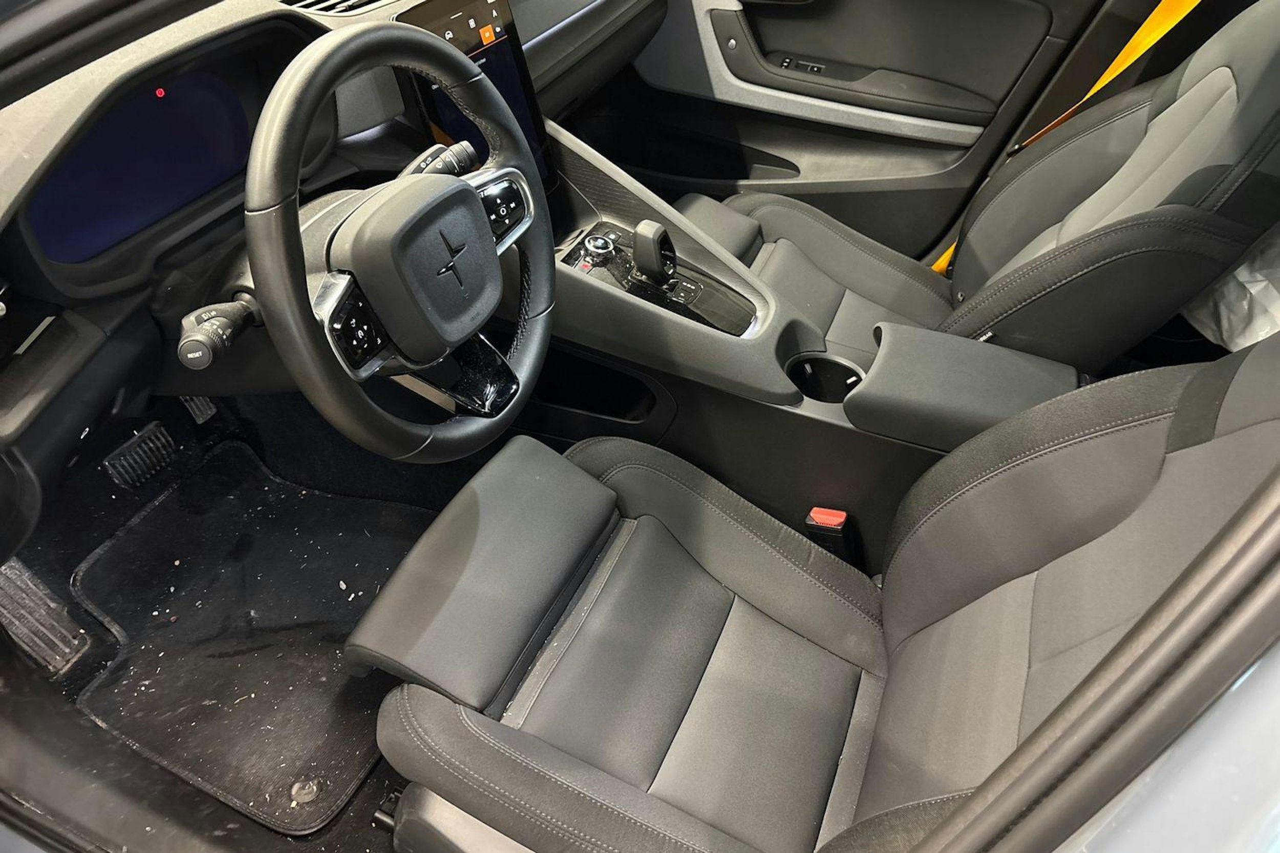 harmaa Polestar 2 2024 kuva 3.