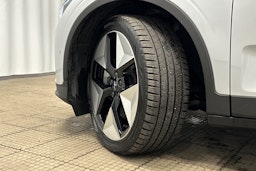 harmaa Polestar 2 2024 kuva 13.