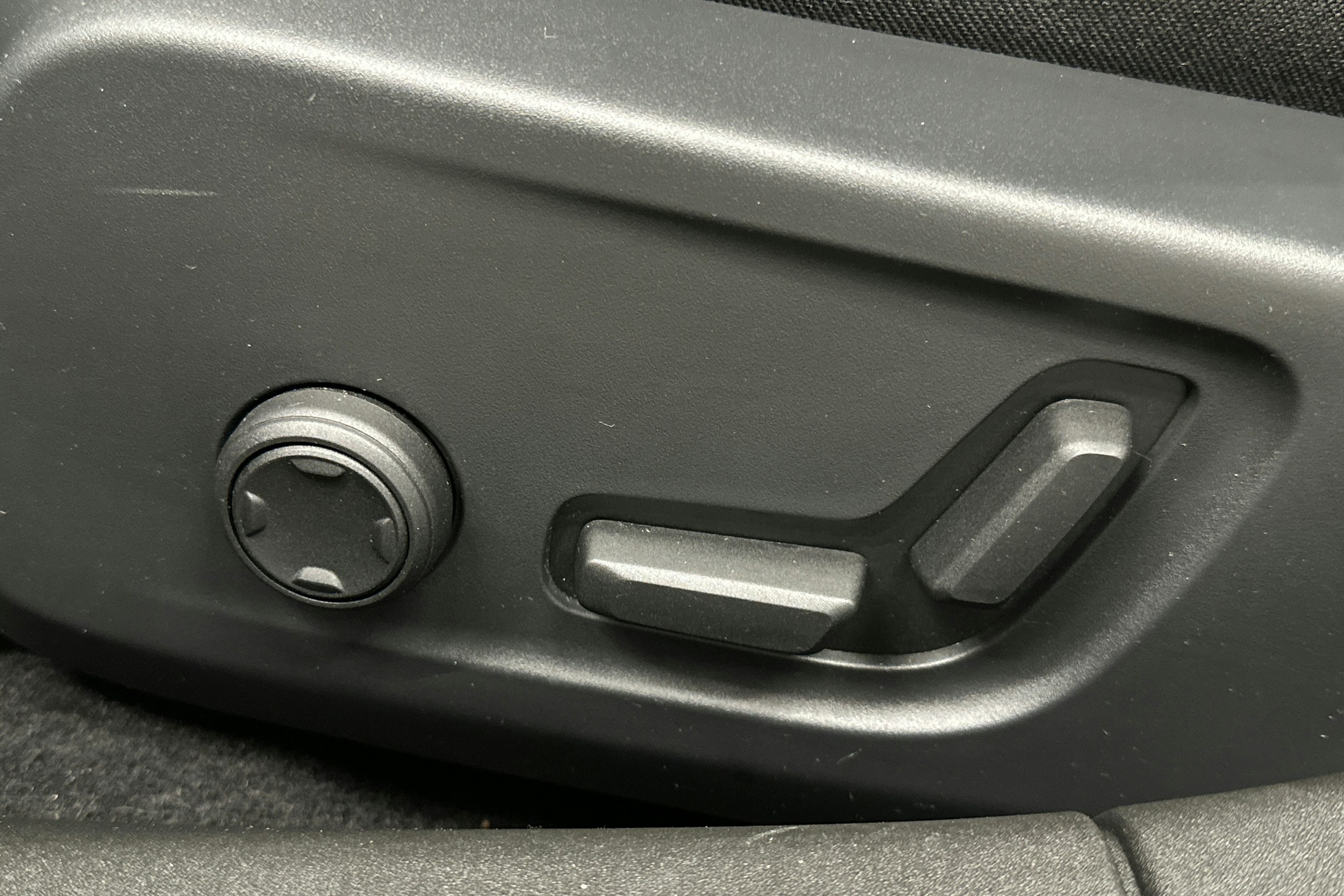 harmaa Polestar 2 2024 kuva 18.