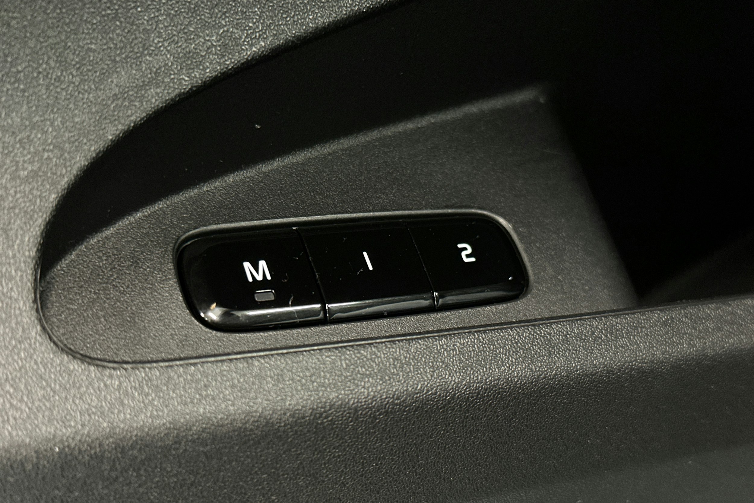 harmaa Polestar 2 2024 kuva 19.