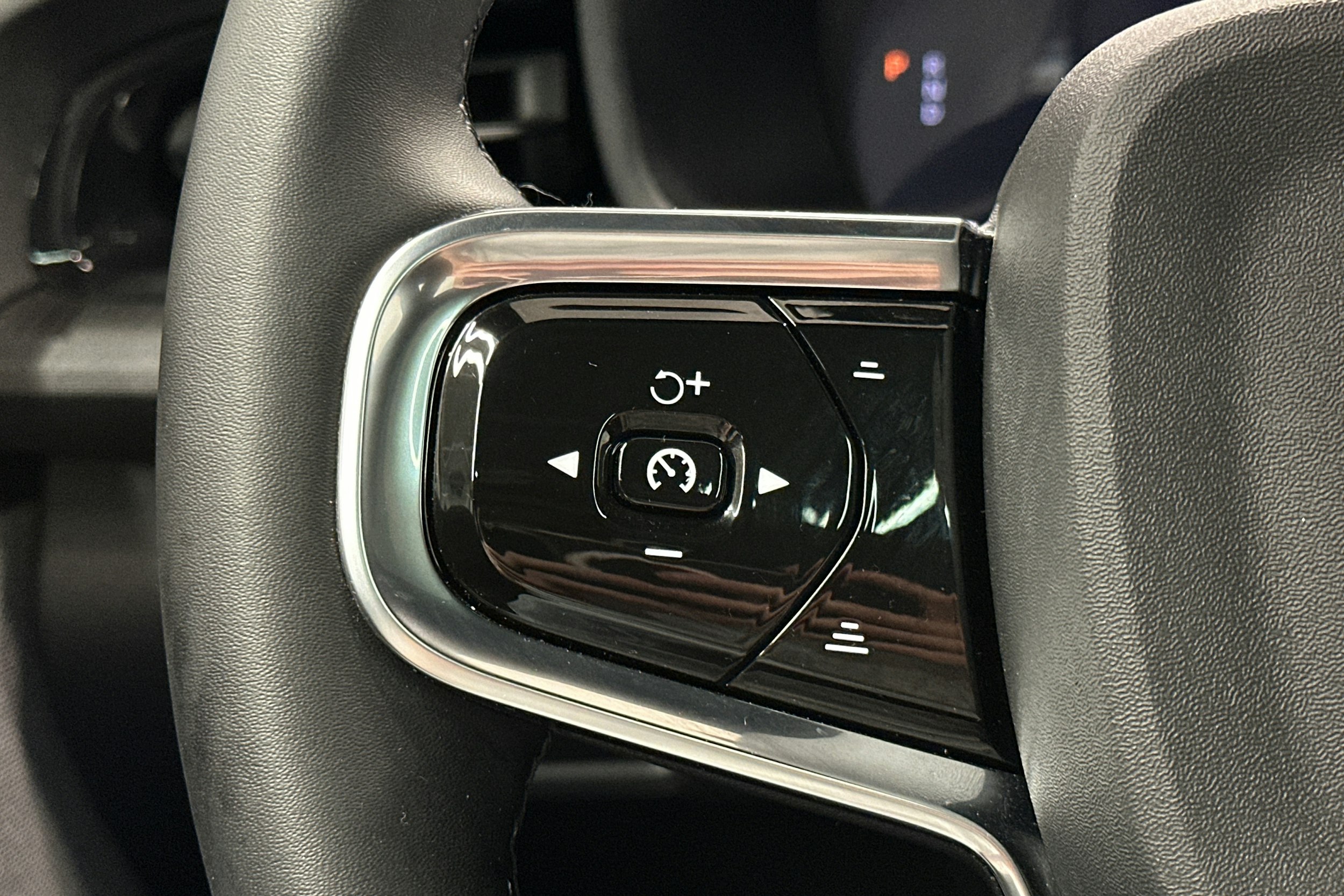harmaa Polestar 2 2024 kuva 21.