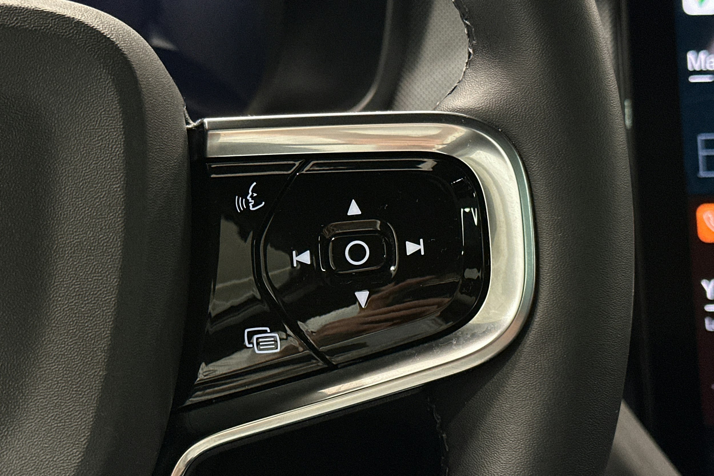 harmaa Polestar 2 2024 kuva 22.