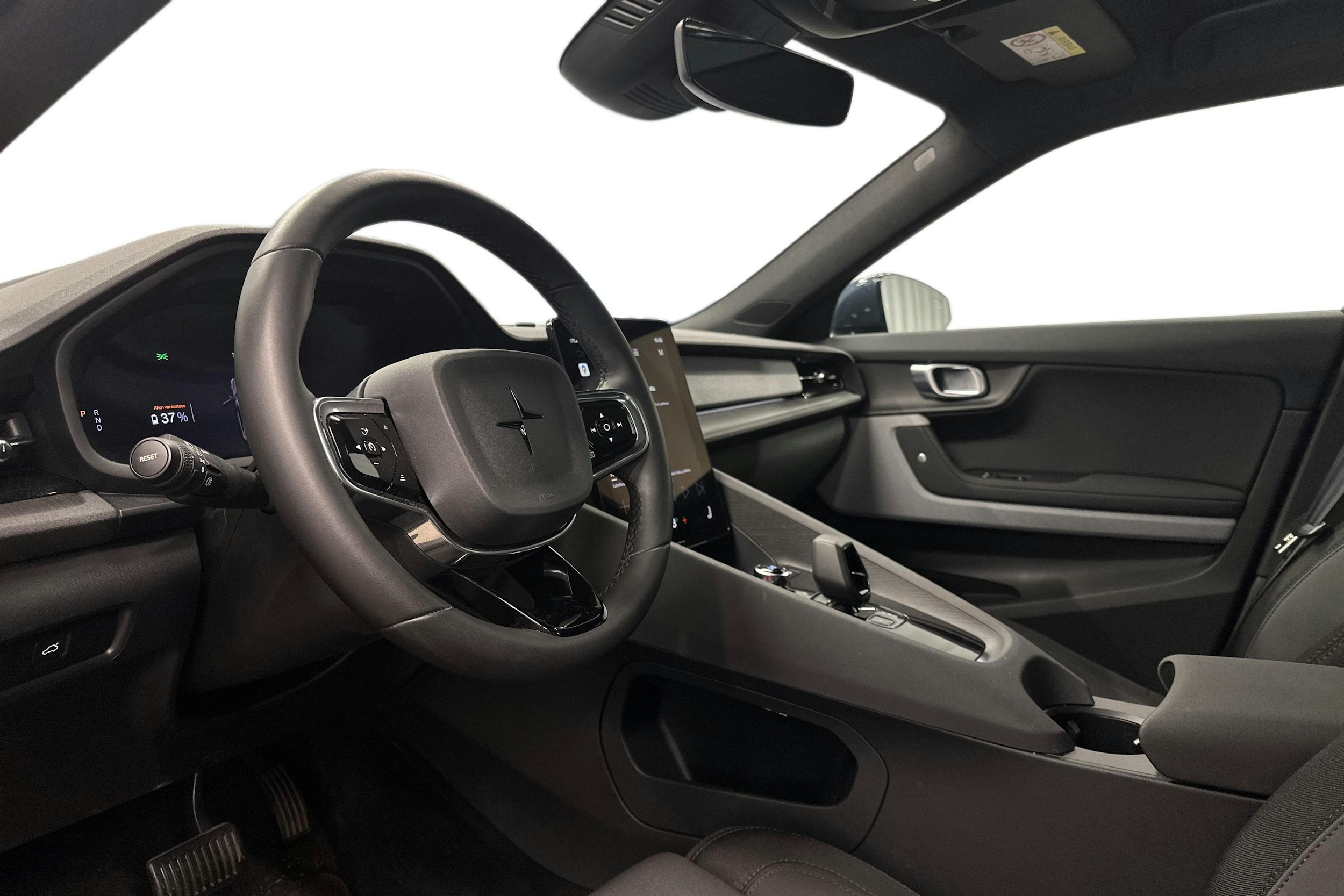 sininen Polestar 2 2024 kuva 7.