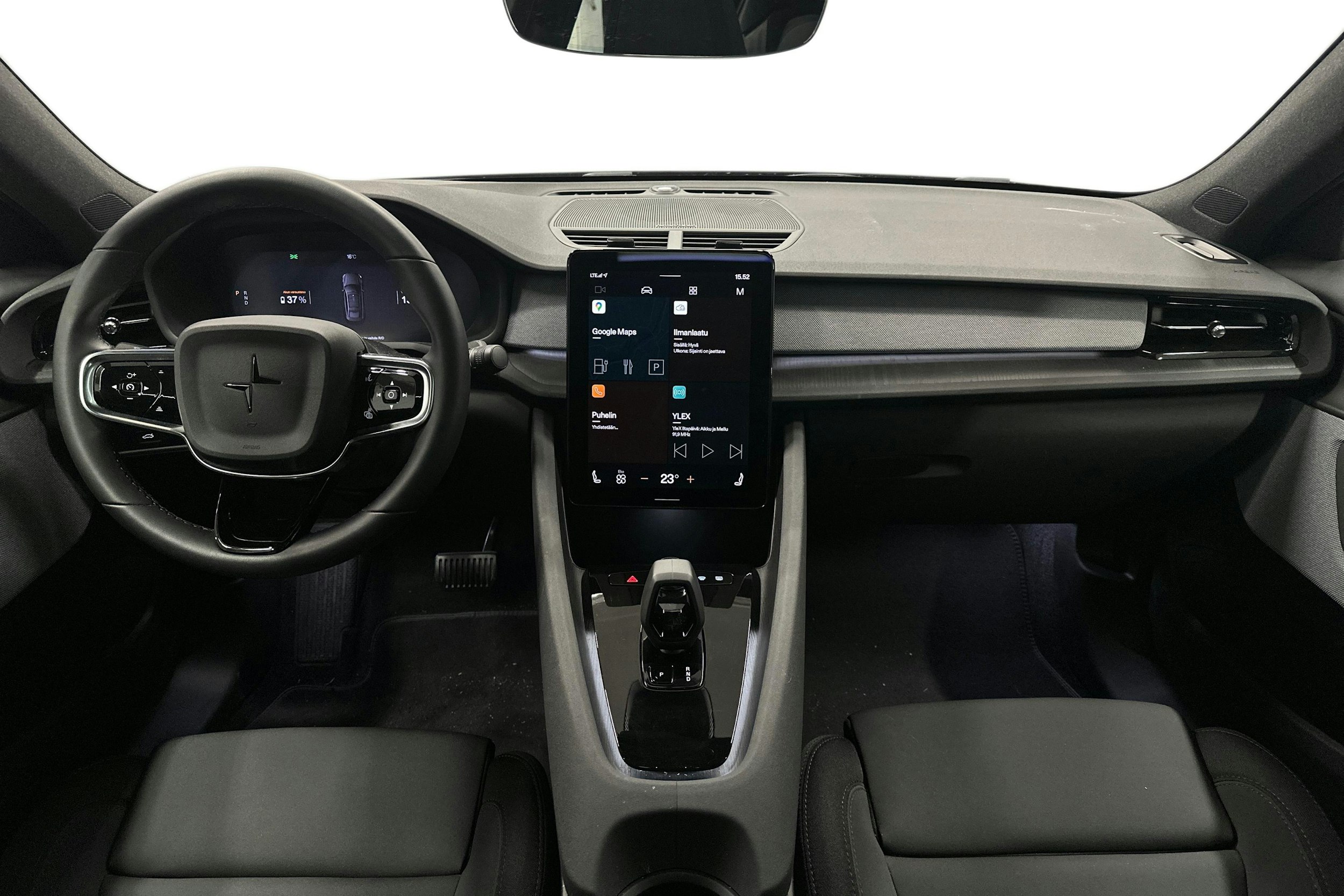sininen Polestar 2 2024 kuva 9.