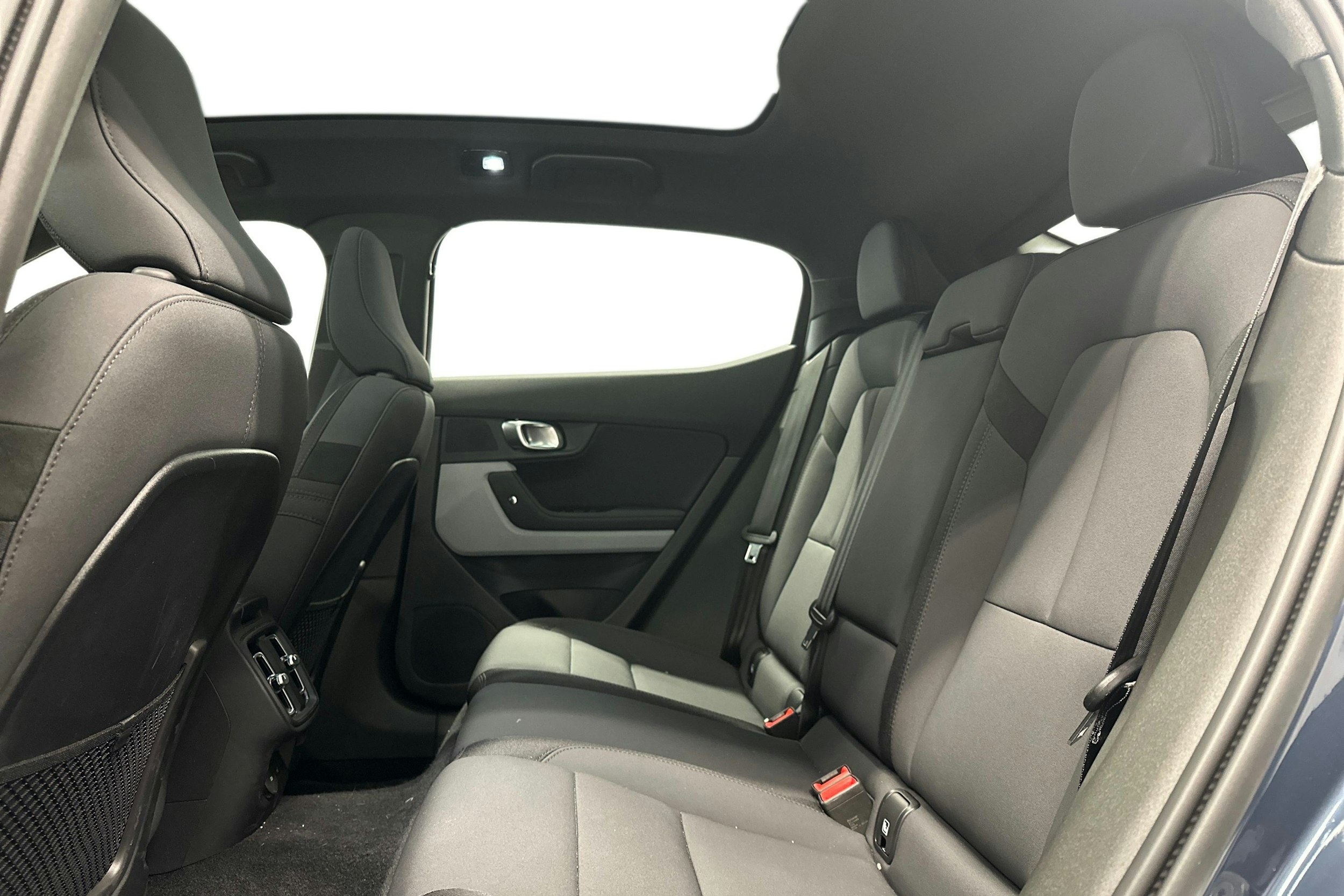 sininen Polestar 2 2024 kuva 10.