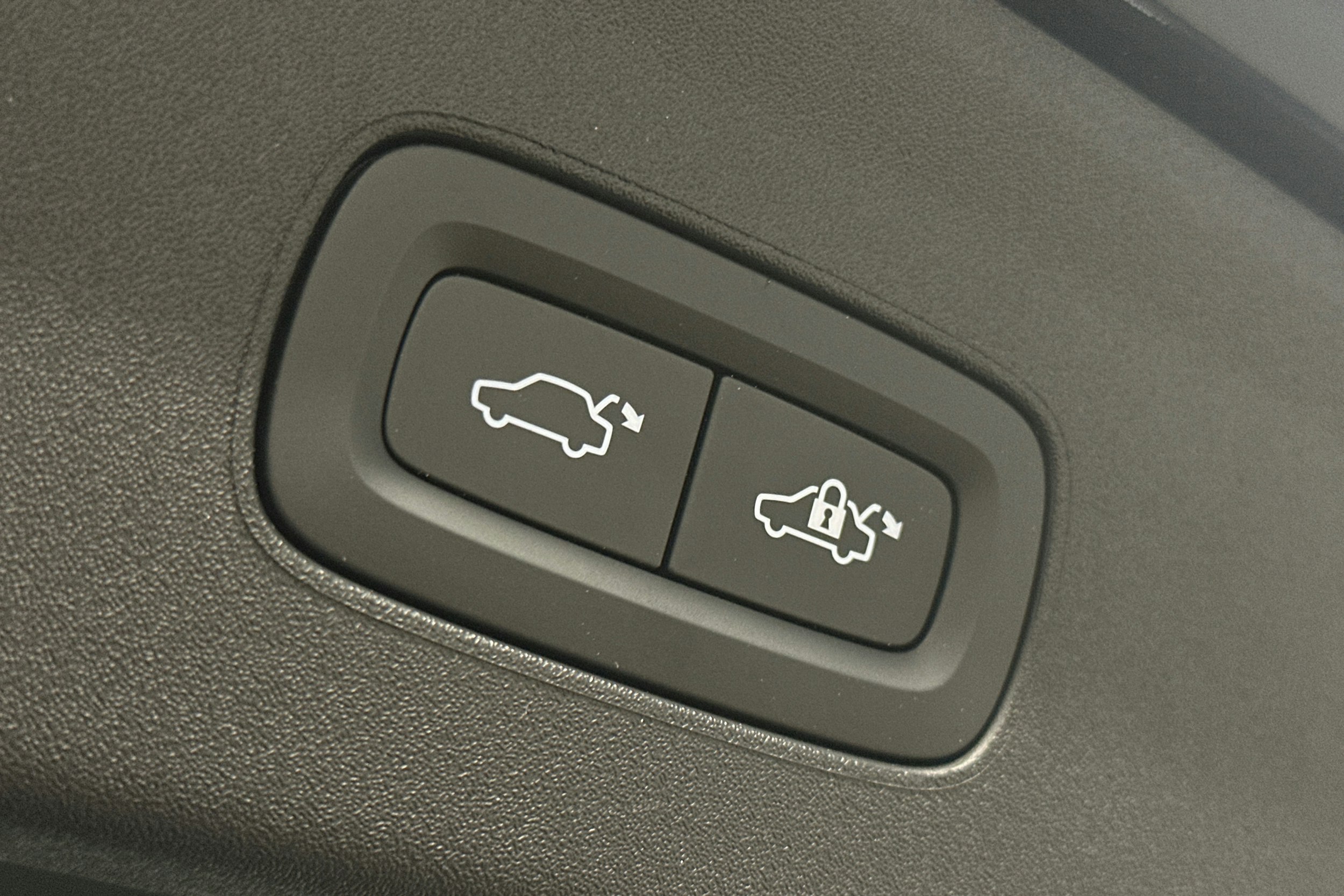 sininen Polestar 2 2024 kuva 15.