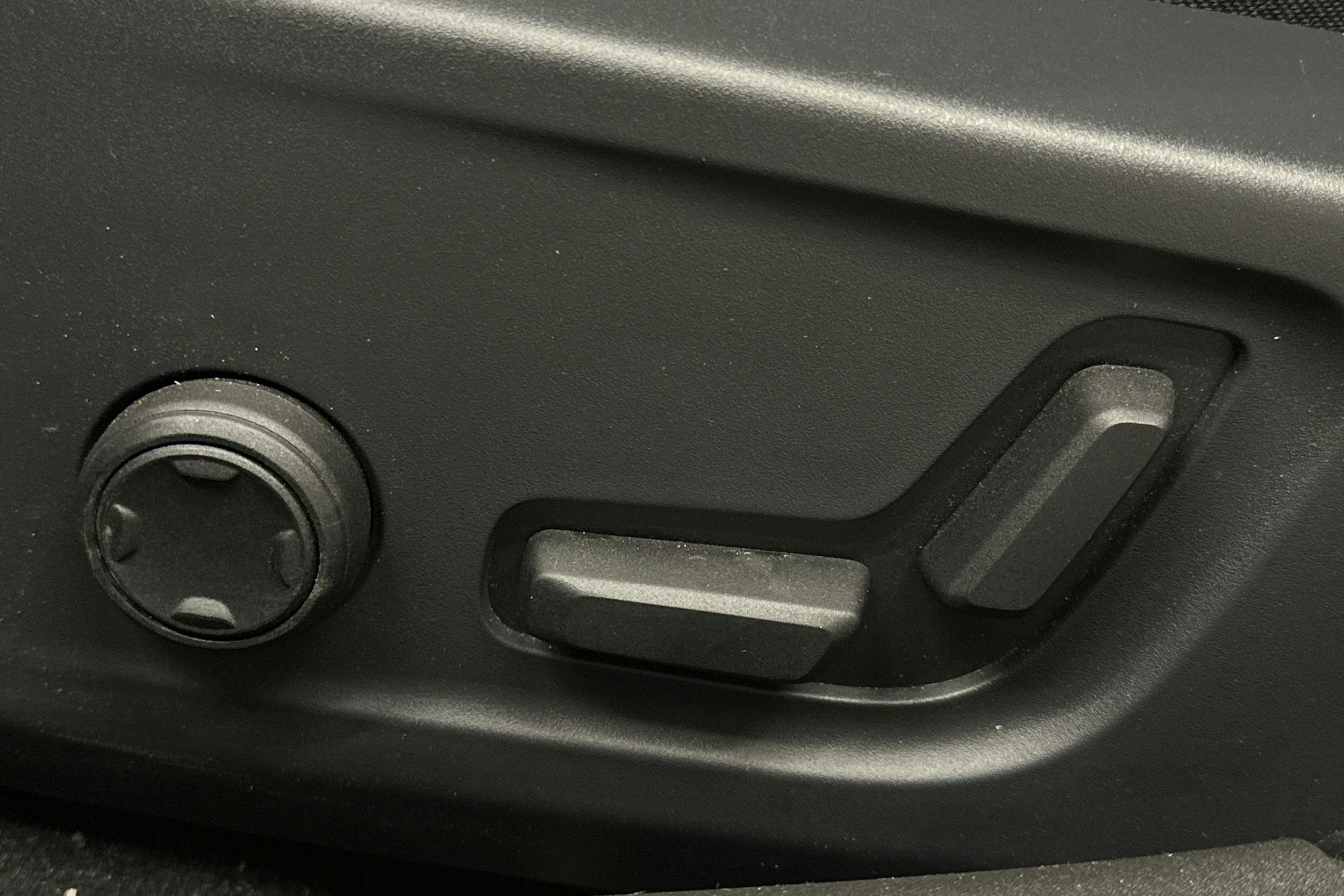 sininen Polestar 2 2024 kuva 17.