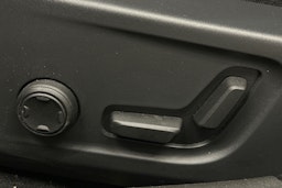 sininen Polestar 2 2024 kuva 17.