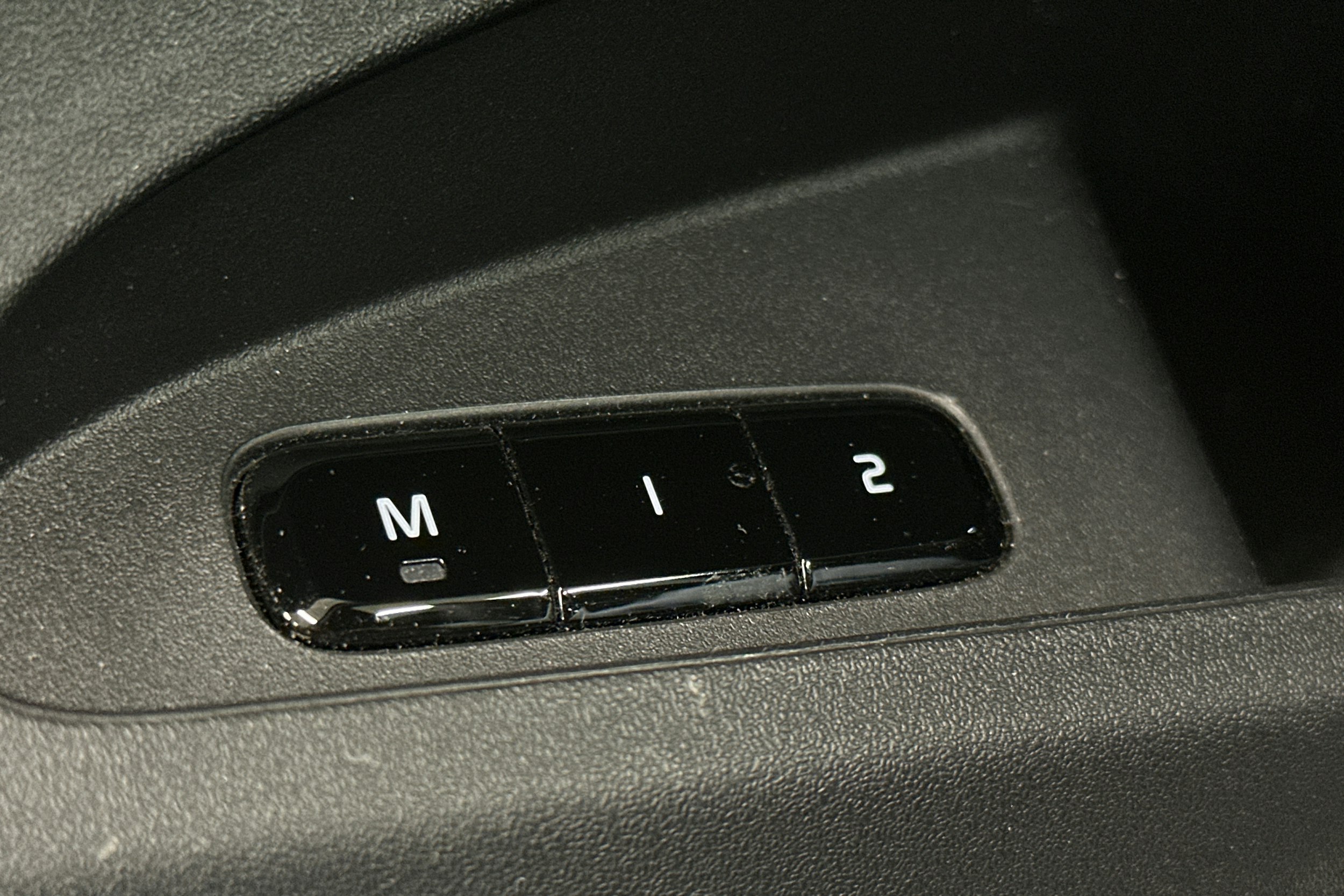 sininen Polestar 2 2024 kuva 18.
