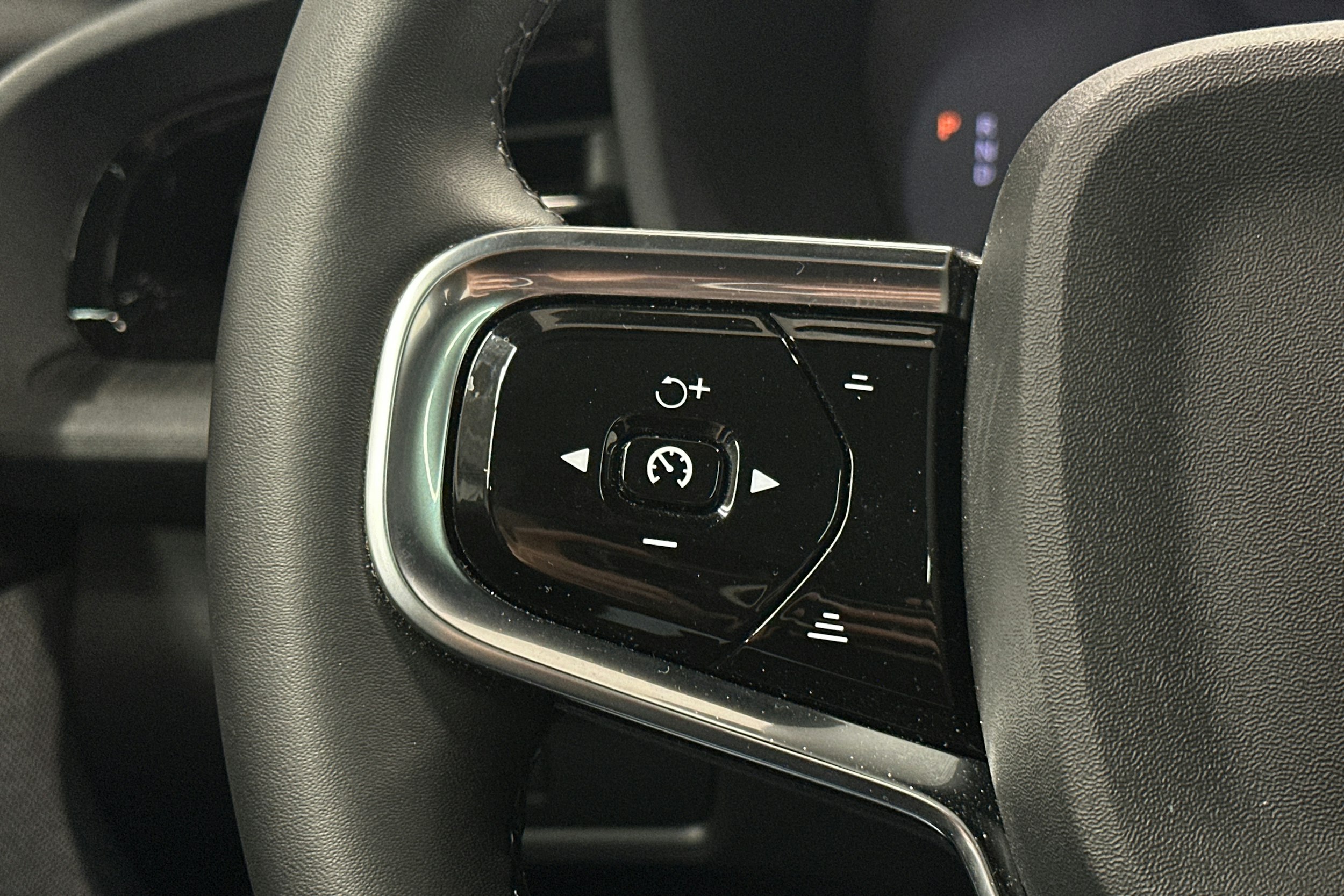 sininen Polestar 2 2024 kuva 20.