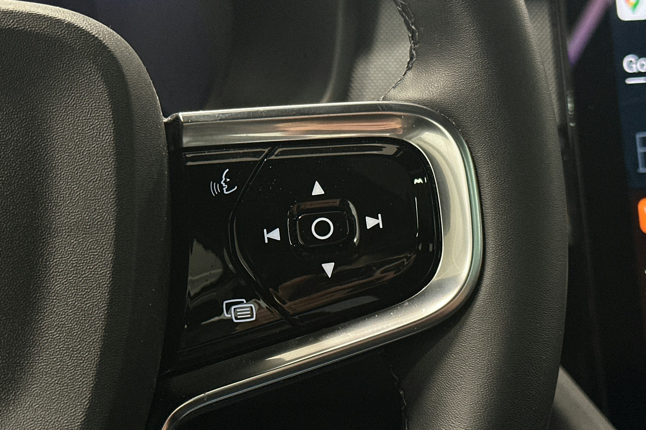 sininen Polestar 2 2024 kuva 21.