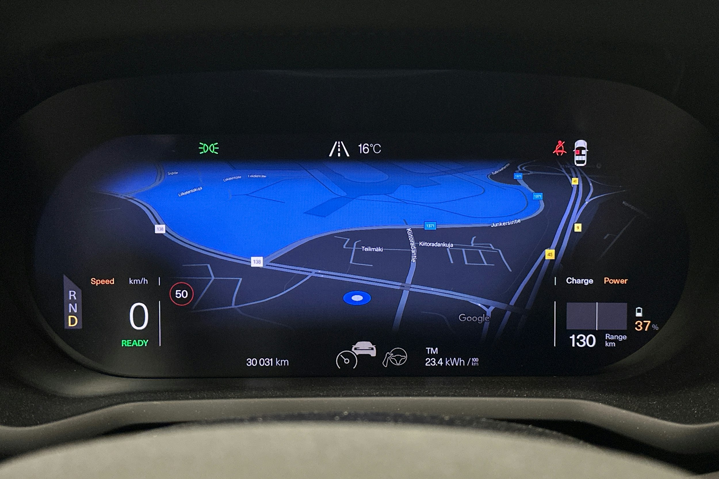 sininen Polestar 2 2024 kuva 22.