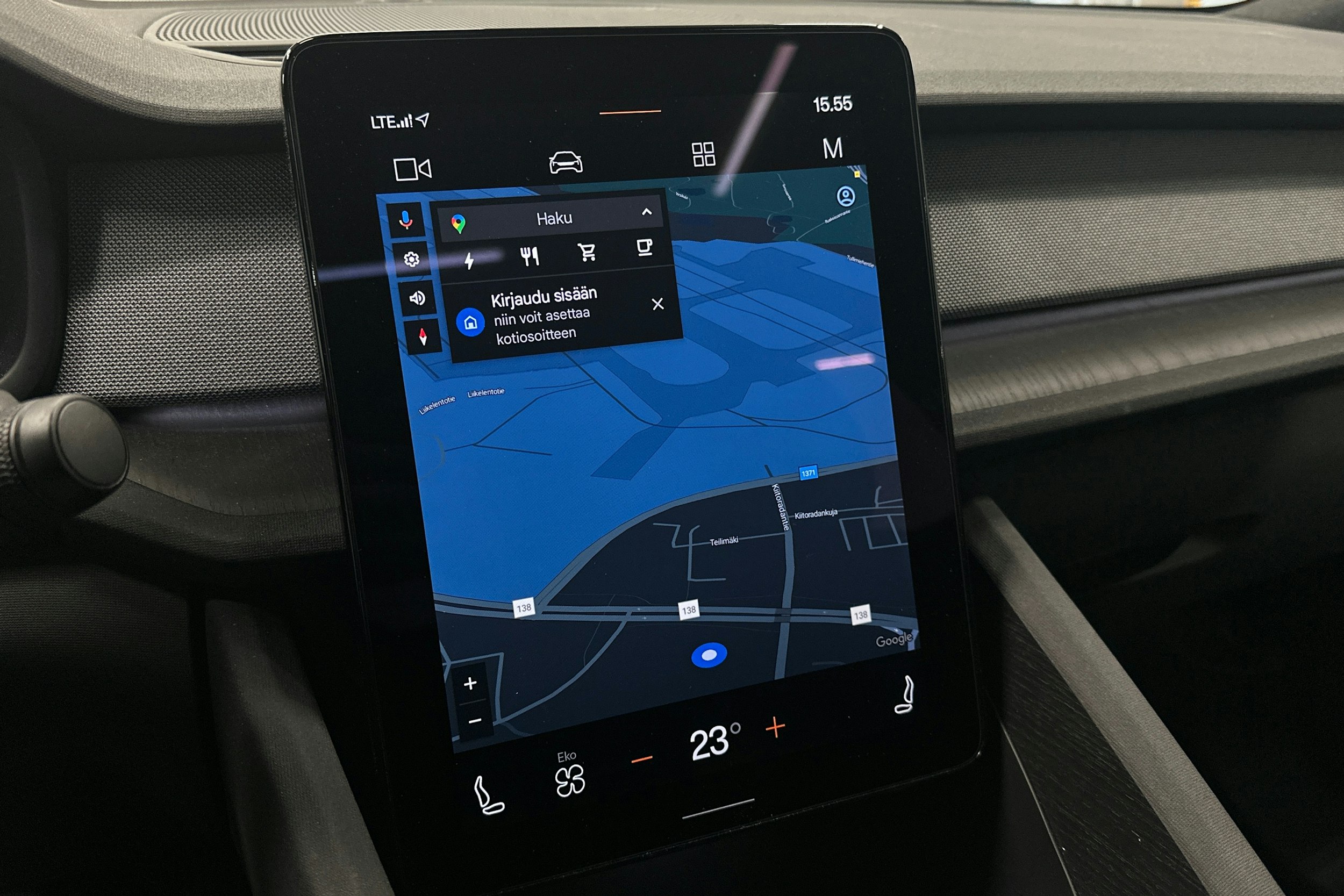 sininen Polestar 2 2024 kuva 23.