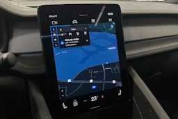 sininen Polestar 2 2024 kuva 23.