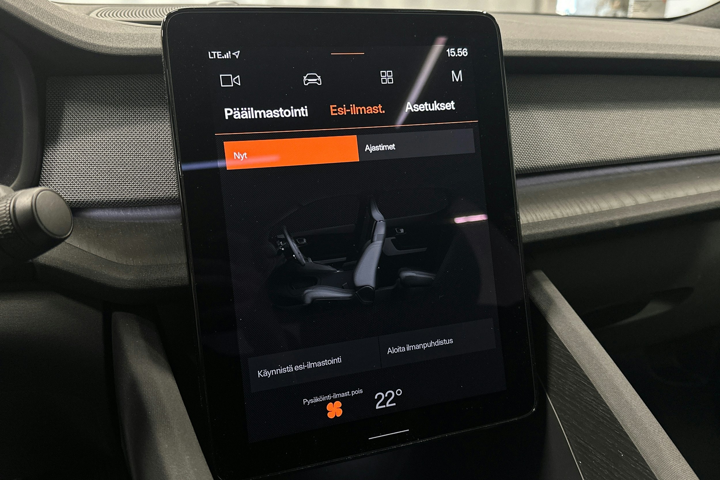 sininen Polestar 2 2024 kuva 27.