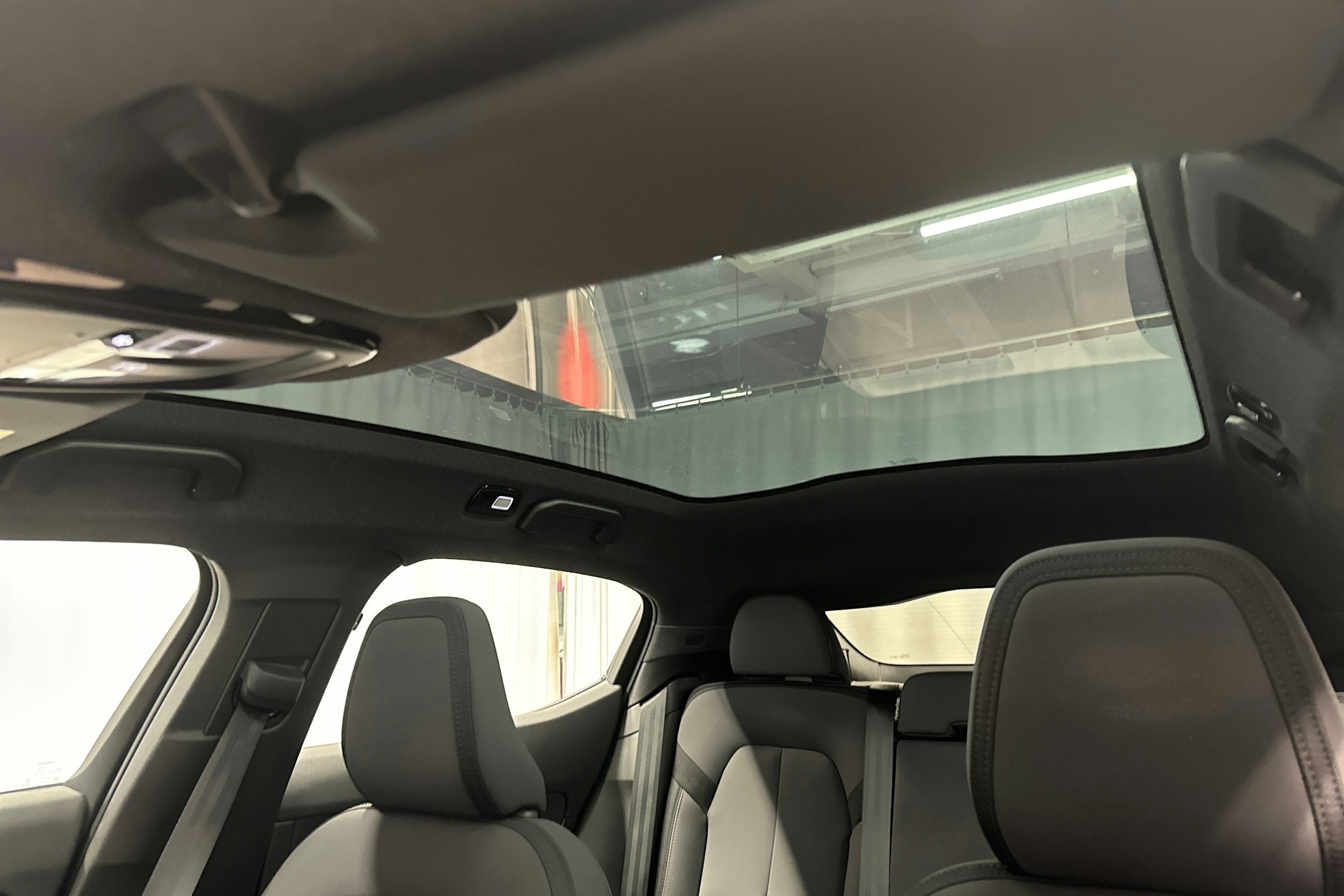 sininen Polestar 2 2024 kuva 29.
