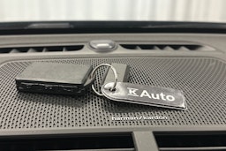 sininen Polestar 2 2024 kuva 30.