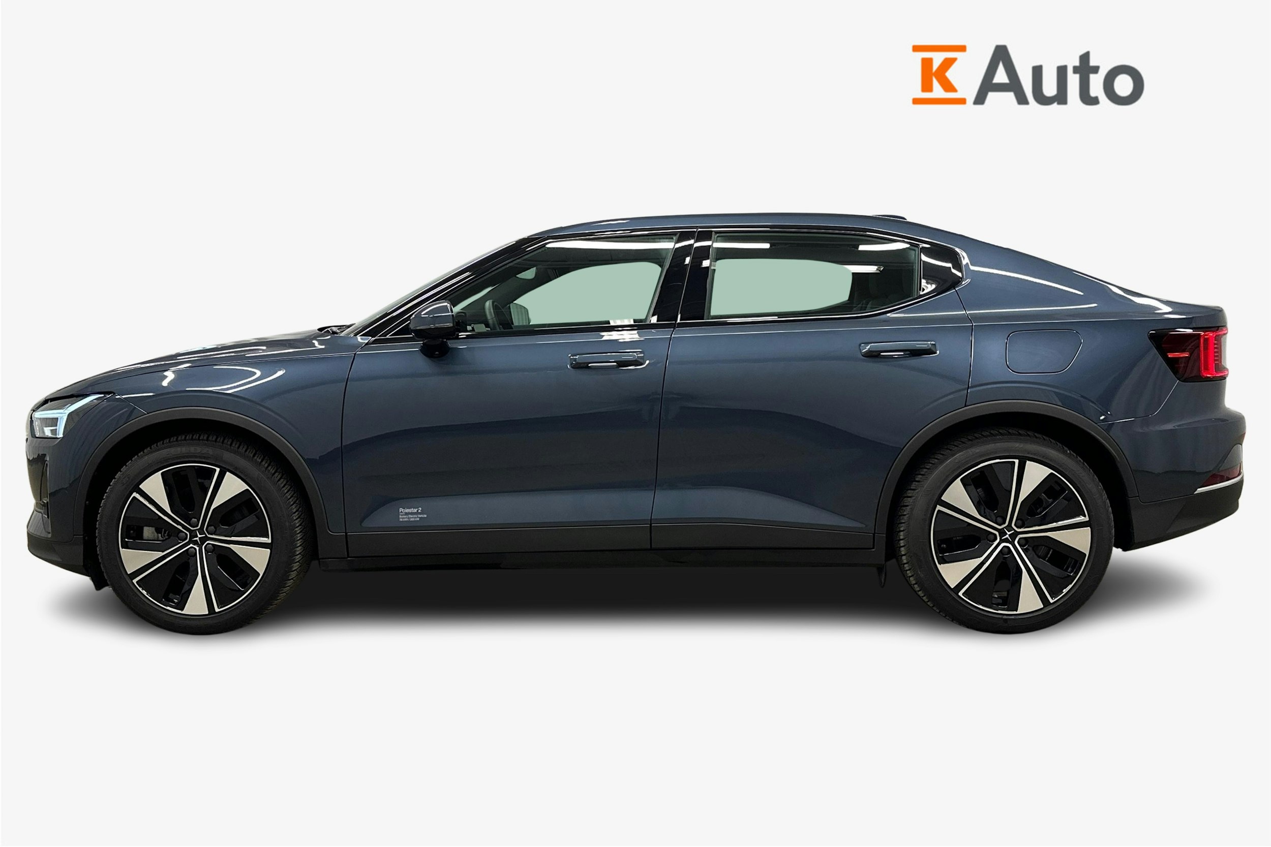 sininen Polestar 2 2024 kuva 6.