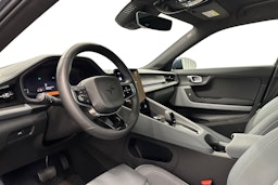 sininen Polestar 2 2024 kuva 7.