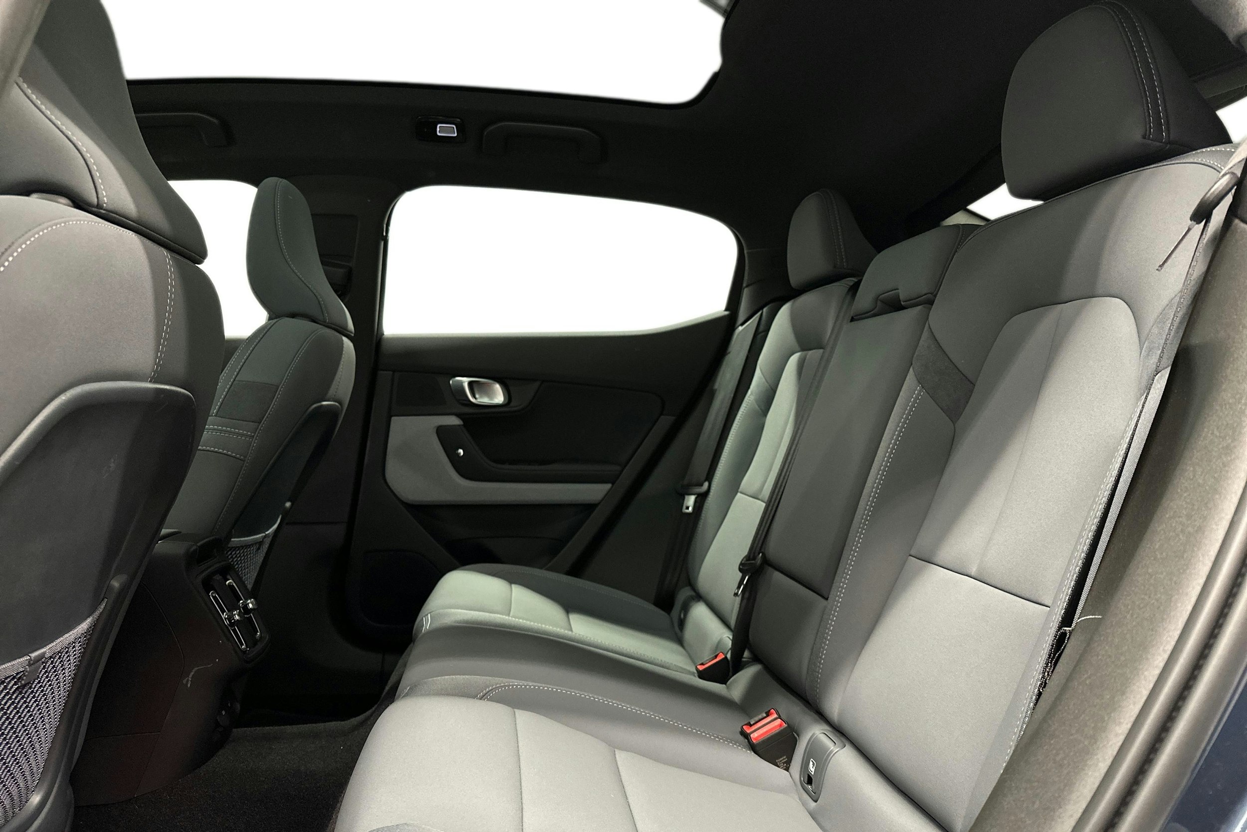 sininen Polestar 2 2024 kuva 10.