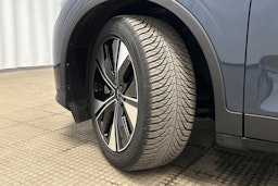sininen Polestar 2 2024 kuva 13.