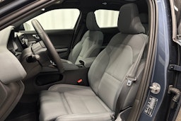 sininen Polestar 2 2024 kuva 16.