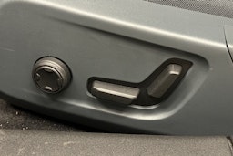 sininen Polestar 2 2024 kuva 17.