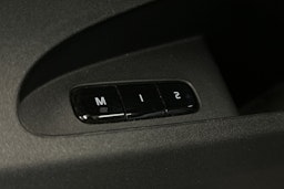 sininen Polestar 2 2024 kuva 18.