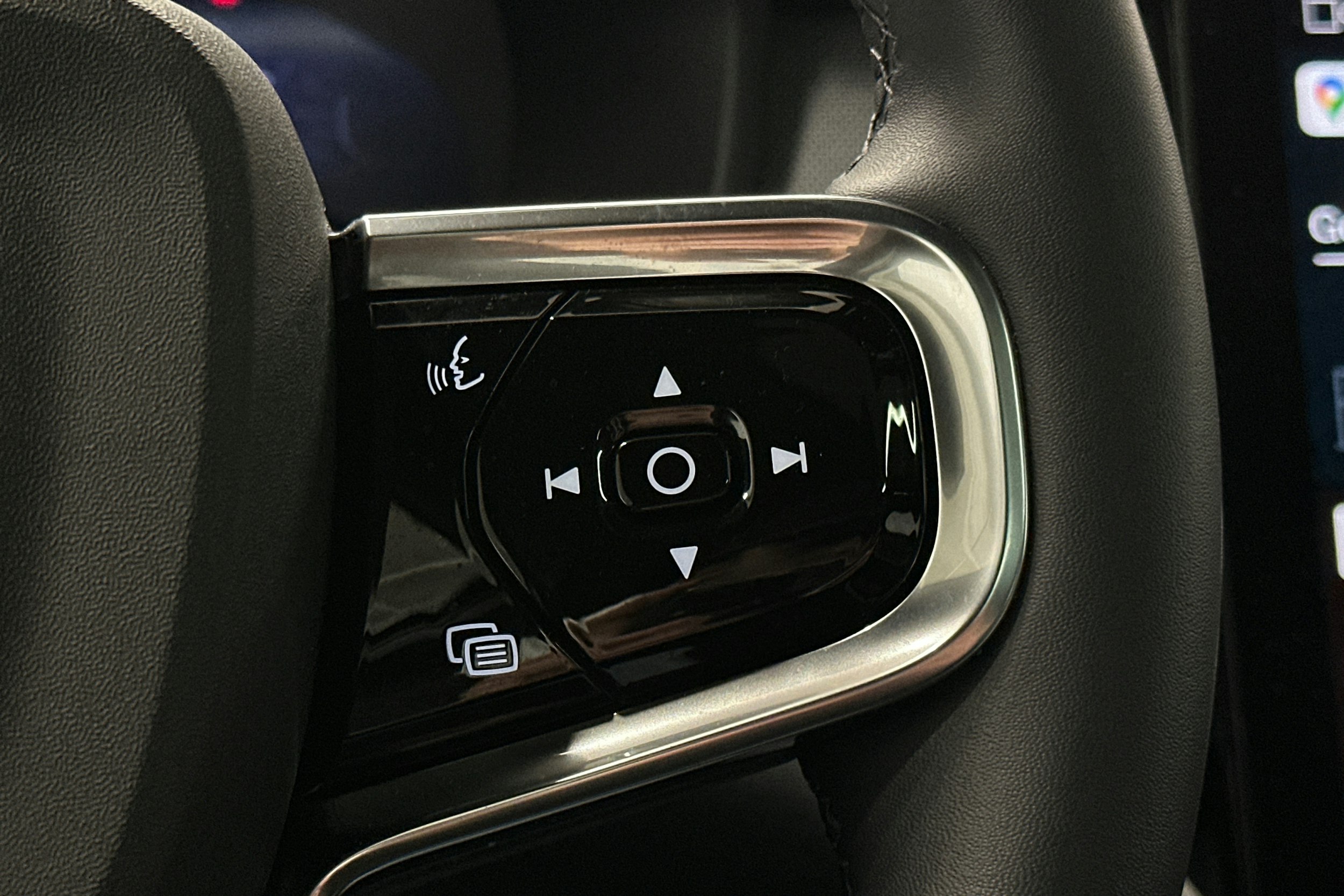 sininen Polestar 2 2024 kuva 21.
