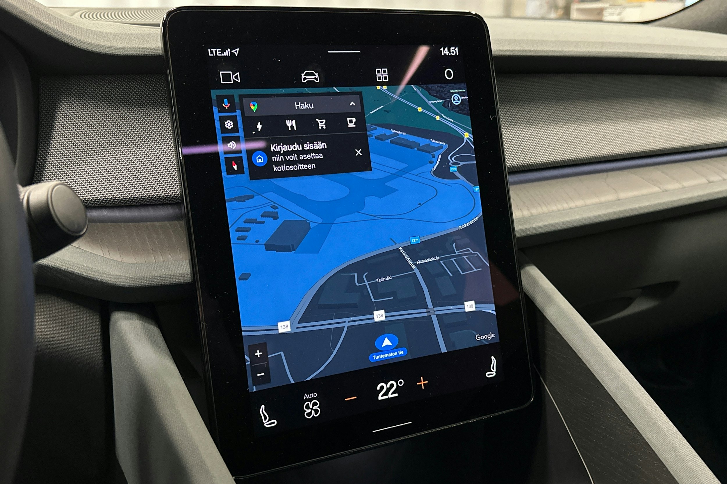 sininen Polestar 2 2024 kuva 24.