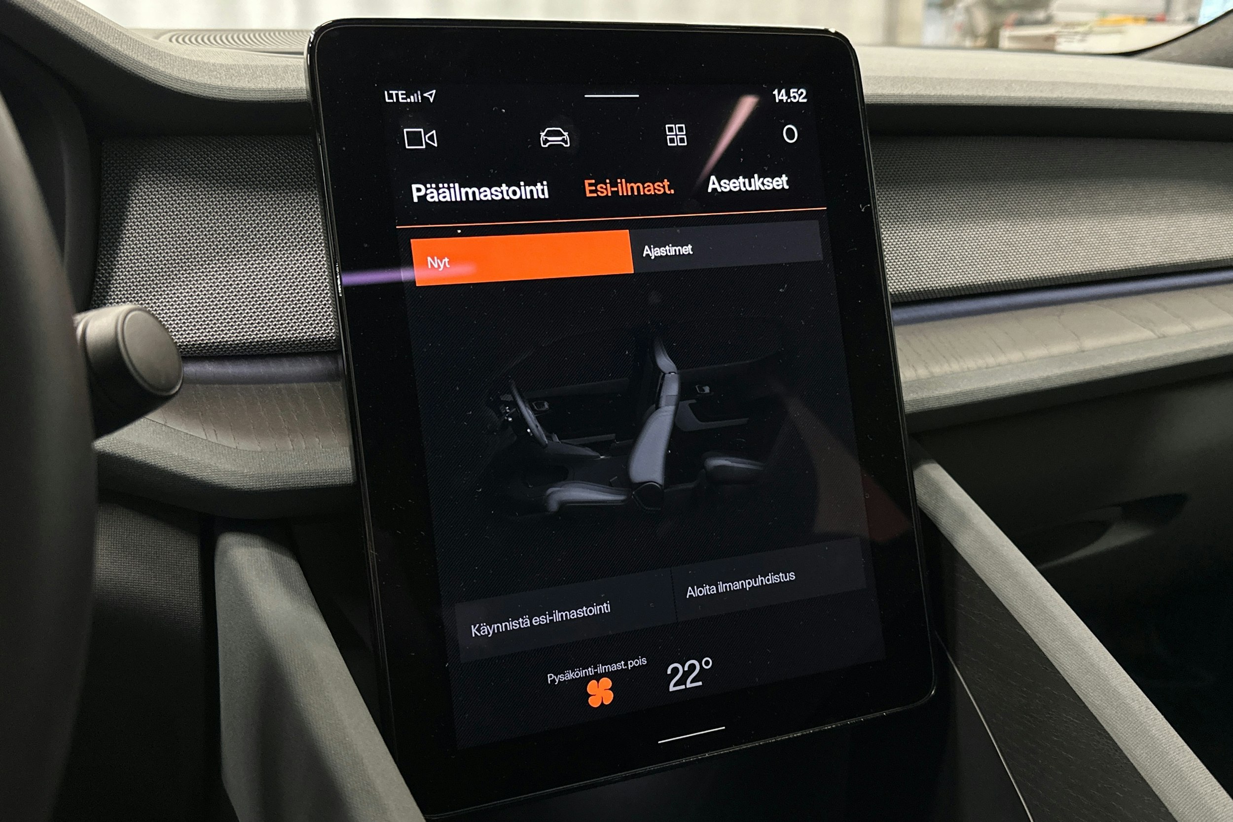 sininen Polestar 2 2024 kuva 27.