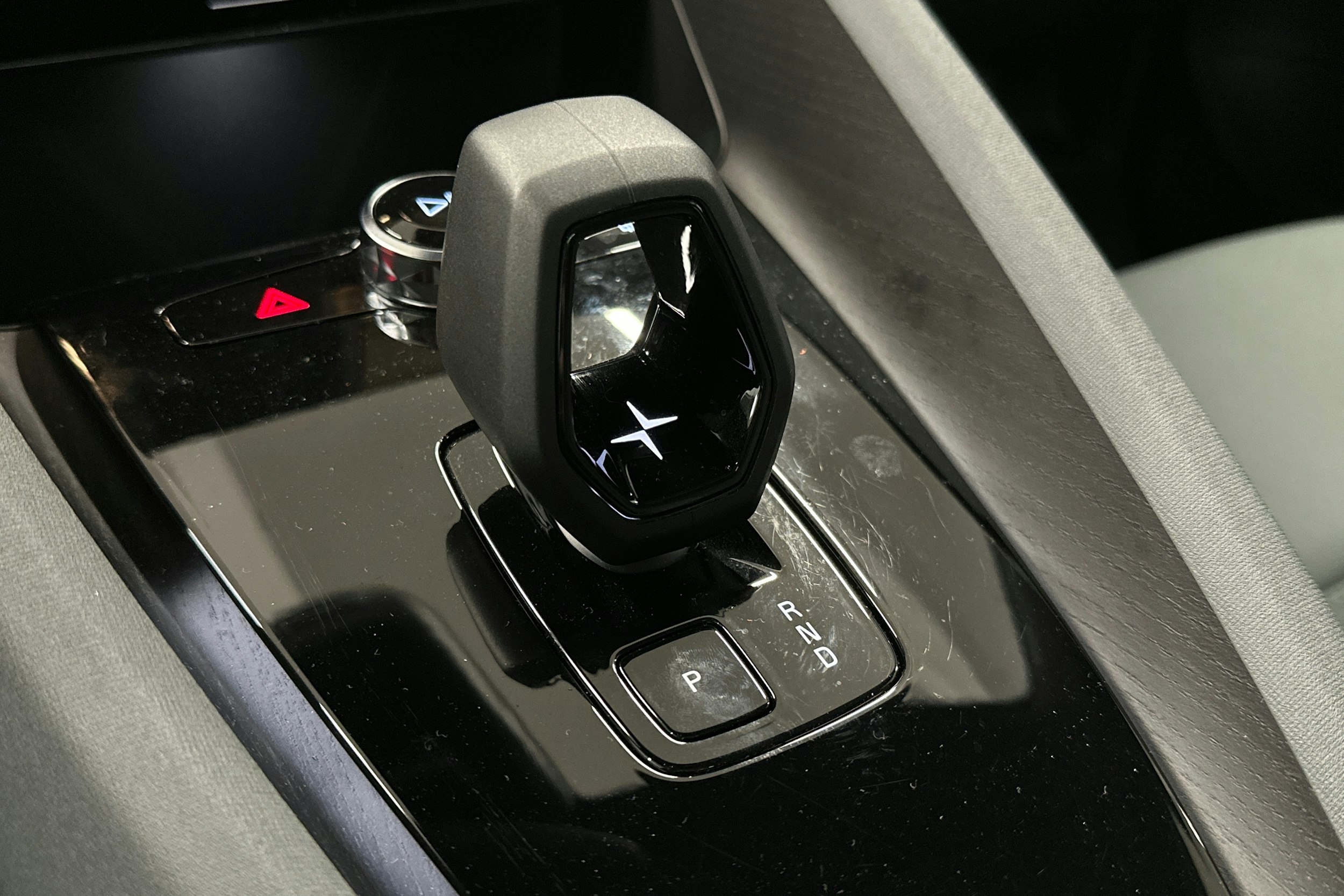 sininen Polestar 2 2024 kuva 28.