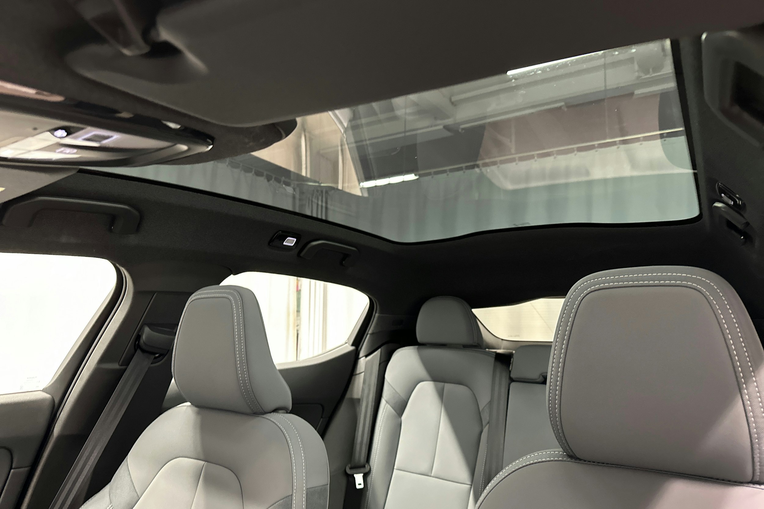 sininen Polestar 2 2024 kuva 29.